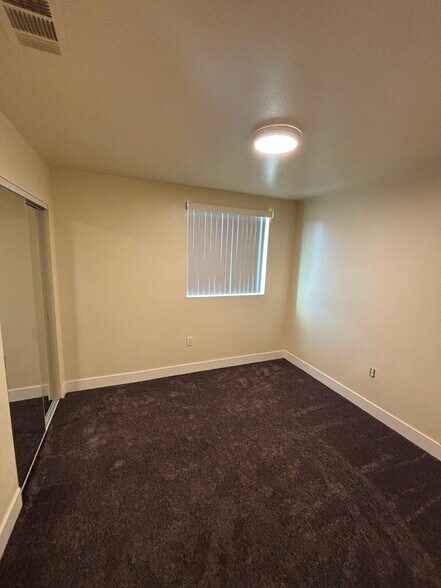 Building Photo - 632 W 94th St