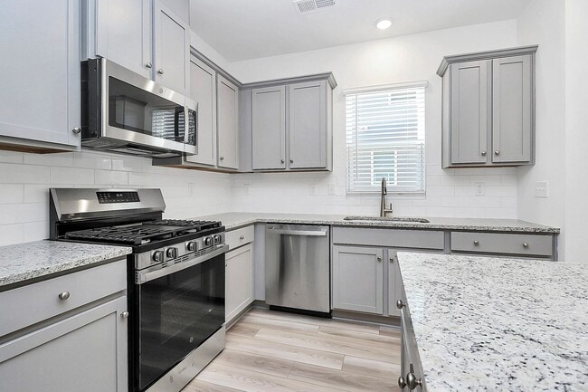 Building Photo - Brand NEW Townhome for RENT!