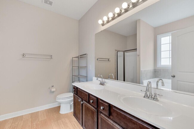 Building Photo - MOVE IN SPECIAL: 1st Months Rent free if l...