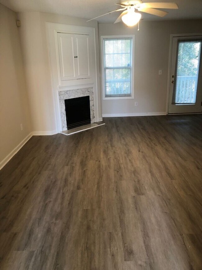 Building Photo - 719 B