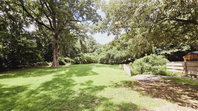 Building Photo - 3 Bedroom Home Near Samford & Brookwood