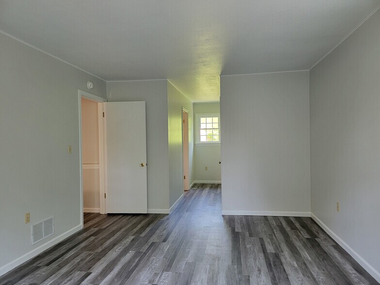 Building Photo - 380 Netzley Dr