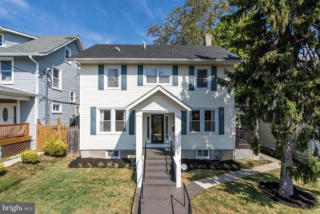 Building Photo - 905 Quackenbos St NW