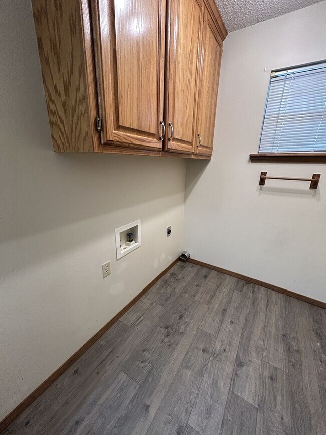 Building Photo - 7097 SE 66th Terrace