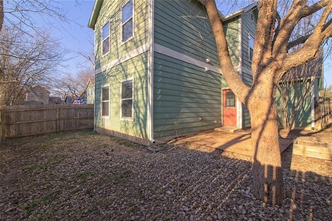 Building Photo - 1102 E 3rd St