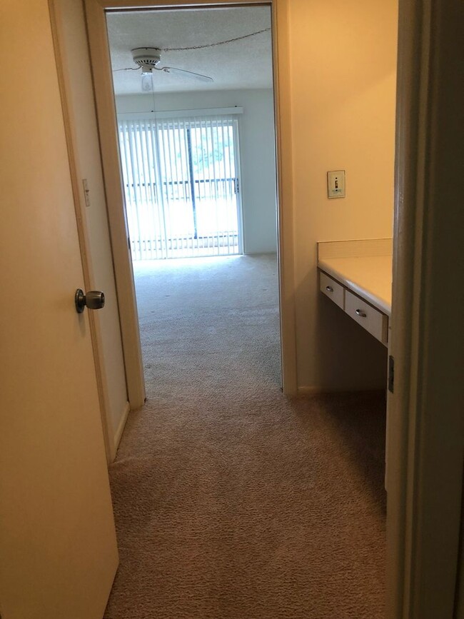 Building Photo - Annual Rental! 1BR/1BA 55+ Condo on the Is...