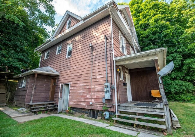 Building Photo - 717 Willey St