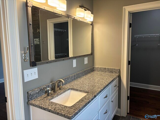 Building Photo - 317 Rosemont Rd SE