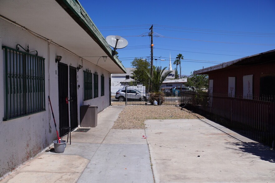 Building Photo - 705 Morgan Ave