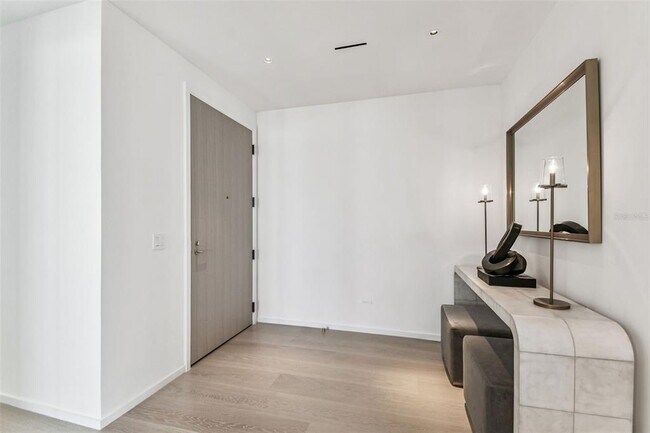 Building Photo - 1000 Water St