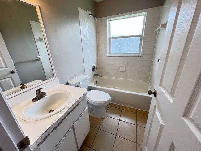 Building Photo - Lovely 3 bd/2 ba home in Summerfield!