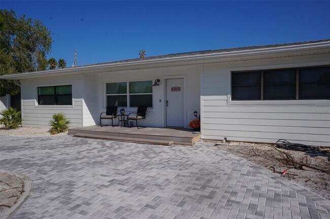 Building Photo - 929 Lantana Ave