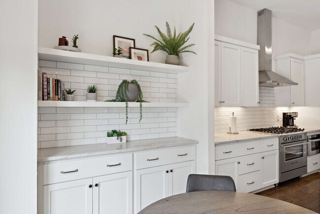 Building Photo - 3206 West End Cir