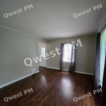 Building Photo - 1127 Eastmont Dr SE