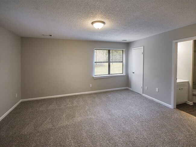 Building Photo - UPDATED 3 bed, 2 bath in Millington.
