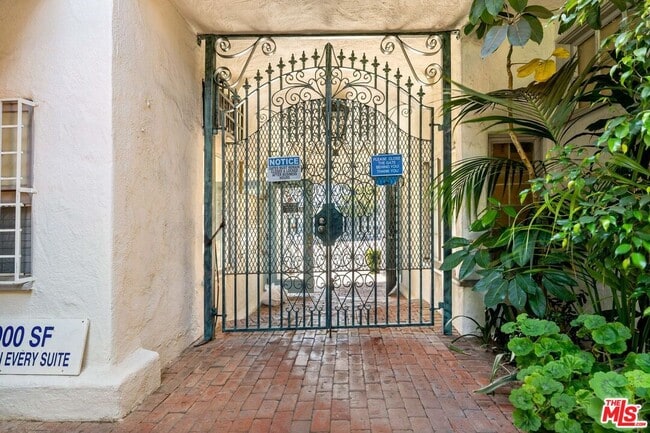 Building Photo - 1324 Westwood Blvd