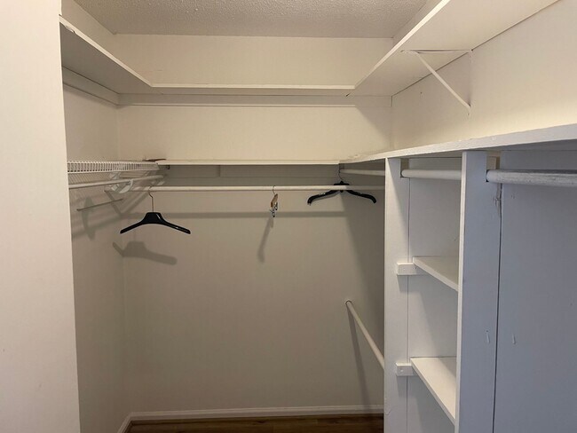 Building Photo - For Rent