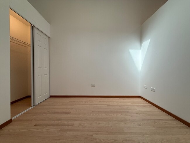 Building Photo - Gorgeous 1 Bedroom +Lofted Den Apartment in Avondale - Laundry In Unit!