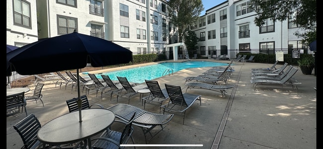 Salt Water Pool - 821 Ralph McGill Blvd NE