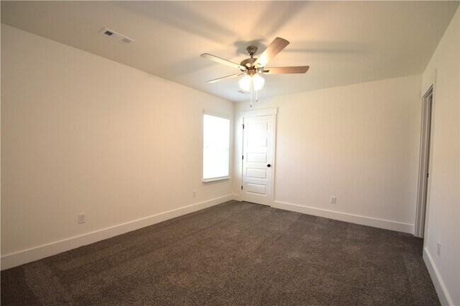 Building Photo - 2071 Bluestem Dr