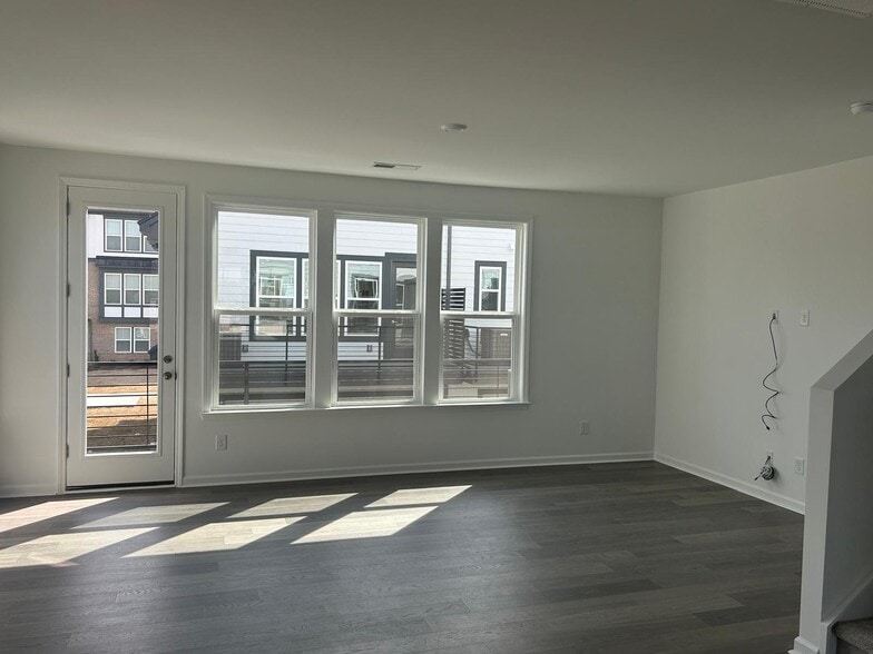 Building Photo - 9466 Senator Royall Dr