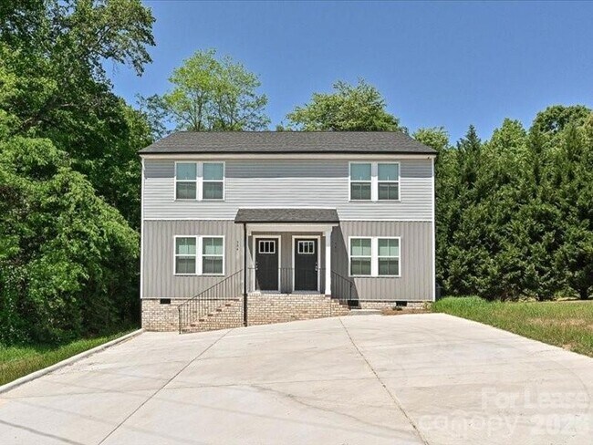 Building Photo - 584 Pleasant Ave
