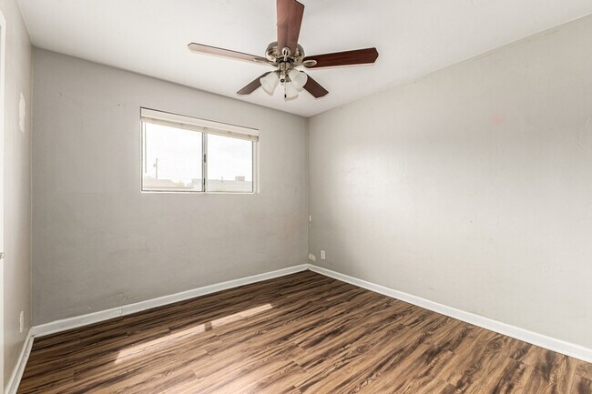 Building Photo - 1310 W Romo Jones St