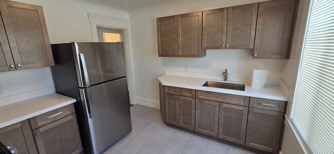 Building Photo - Grove St | 1927-1929