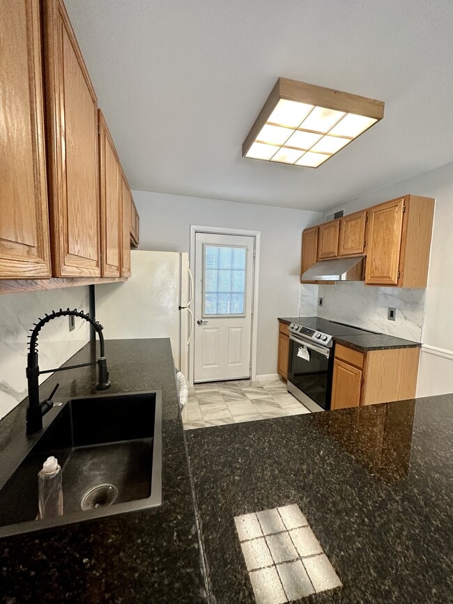 Building Photo - 303 N Caroline Pl