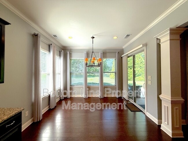 Building Photo - 9006 Blue Ridge Dr