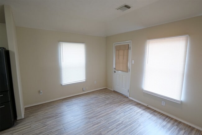 Building Photo - 2802 Harte Ct