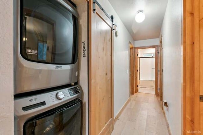 Building Photo - 1617 Cree St