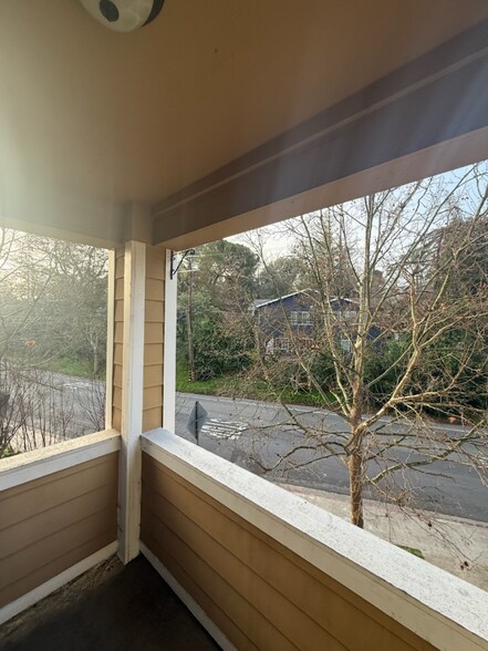 Building Photo - 1186 Walker Ave