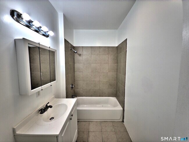 Building Photo - 64 Wood St