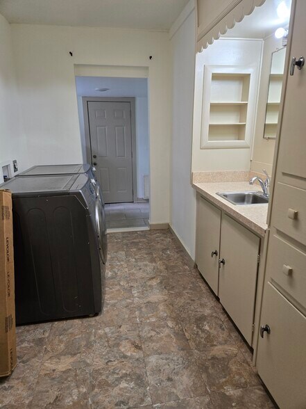 Laundry - 4234 FM 1446