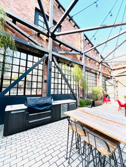 Back Courtyard - 230 7th St