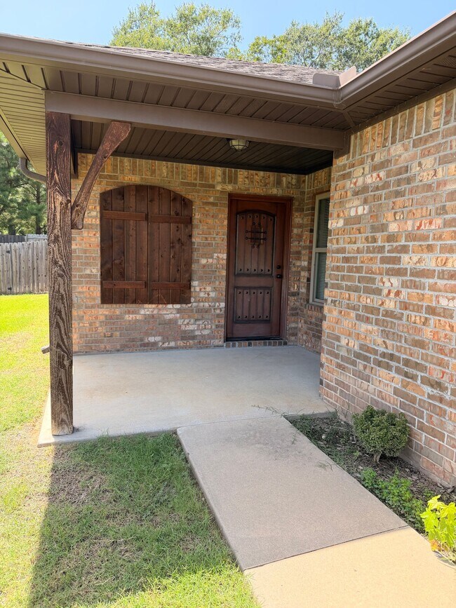 Building Photo - 1119 Springhill Rd