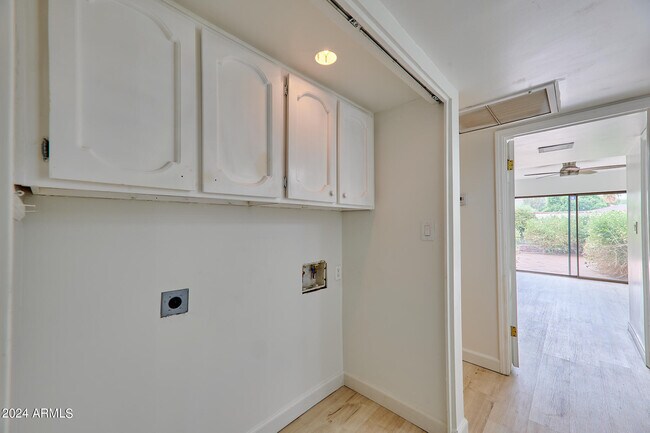Building Photo - 5550 N 71st St