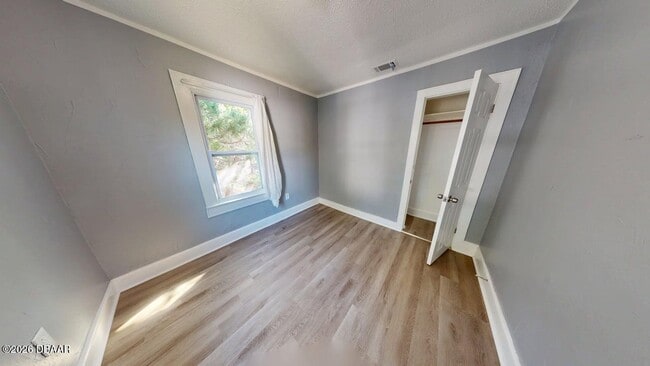 Building Photo - 829 N Oleander Ave