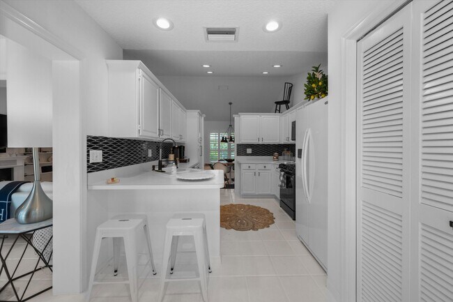 Building Photo - 2252 Las Casitas Dr
