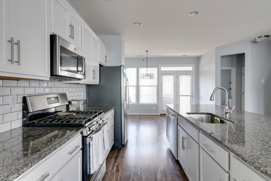 Building Photo - 2272 Perennial Cir