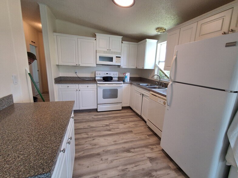 Kitchen - 35303 SW 180th Ave