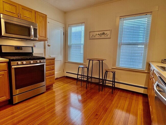 Building Photo - 69 Beaumont St