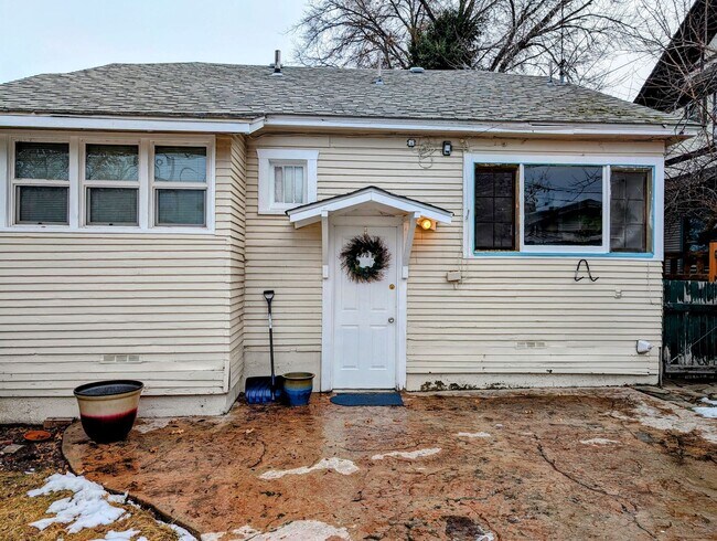 Primary Photo - 520 Douglas St