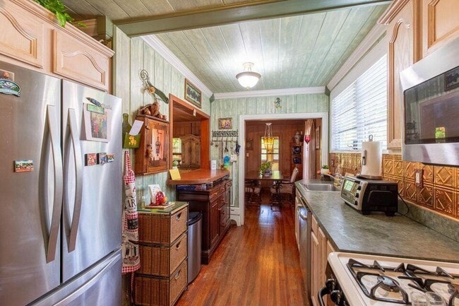 Building Photo - 1016 N E St