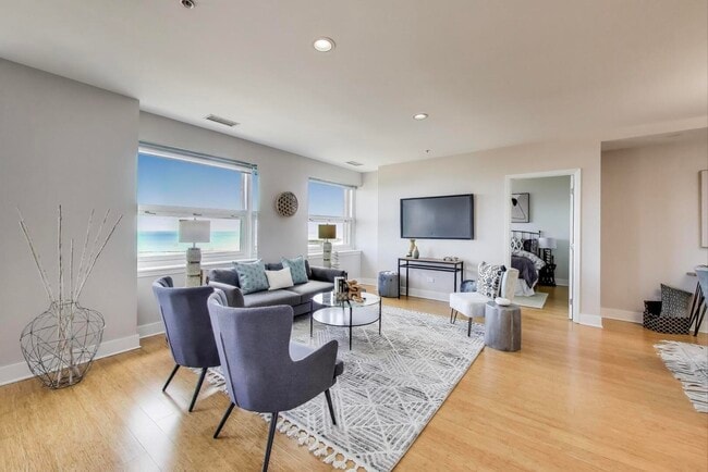 Building Photo - 330 S Michigan Ave