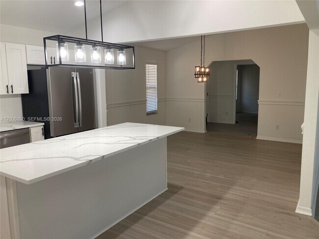 Building Photo - 2020 NE 11th Pl