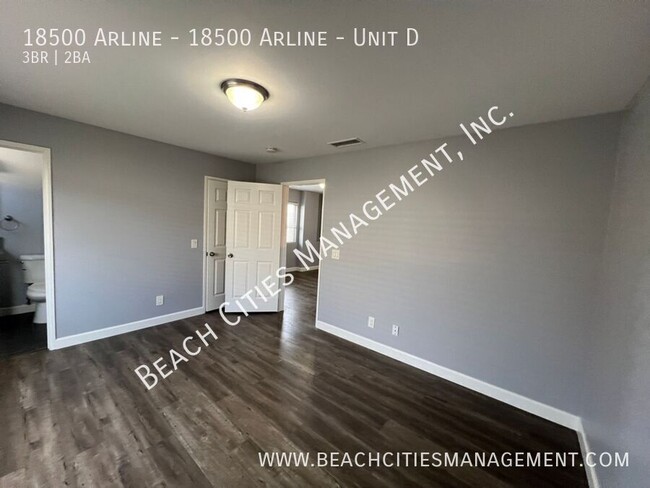 Building Photo - Remodeled 3 Bed, 2.5 Bath Town Home with A...