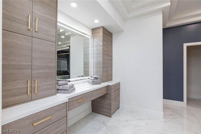 Building Photo - 6525 Ponderosa Way