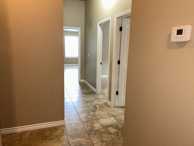 Building Photo - 504 Sladecek Dr